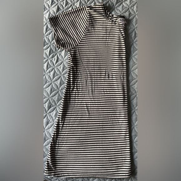 Buttercream Clothing tunic tee in white & charcoal grey, size 1X - Picture 12 of 13